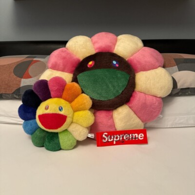 Takashi Murakami Flower Plüschkissen - MOMA Exclusive. 