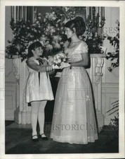 1969 Press Photo Cheryl Ann and Cynthia Schafer at Orleans Club For Debut Tea