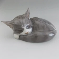 ROYAL COPENHAGEN "SLEEPING CAT" FIGURINE CURLED PORCELAIN GREY KITTY #422 NICE