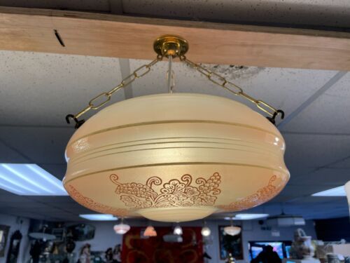 Art Deco Pink Frosted Flycatcher Lamp With Floral Detailing - Foto 1 di 6