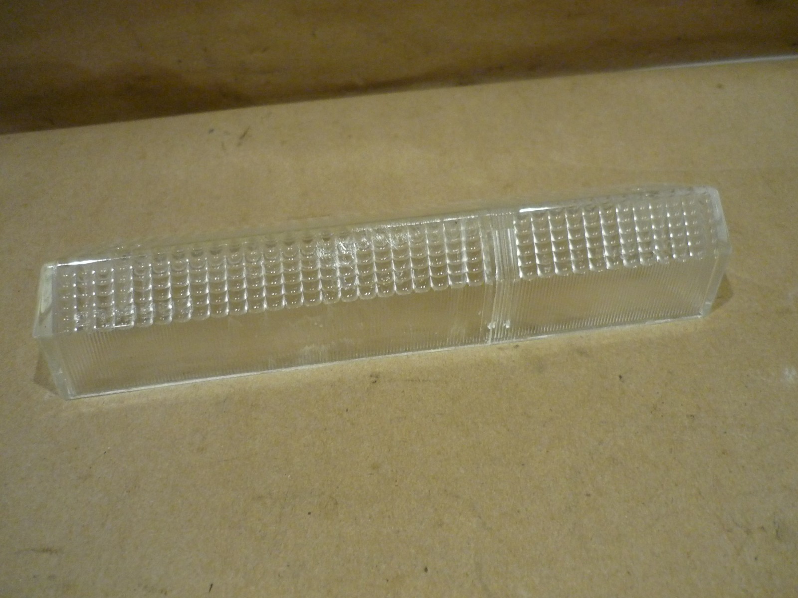 Ferrari 208,308 - LH Front Side Indicator Lens Clear Scratched NEW- P/N 60154705