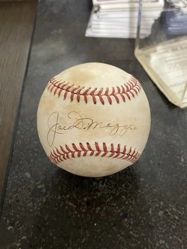Joe DiMaggio Autographed Baseball Ball NY Yankees Legend HOF 🔥 authenticated