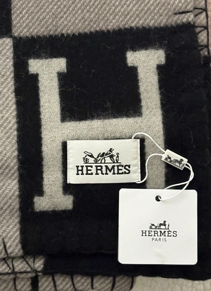 Manta Hermes Lana Cachemira Avalon Nueva | Écru/Gris Foncé (Negro/Blanco) Foto 3 de 4