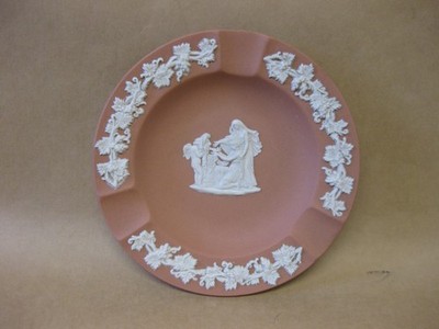 Wedgwood rosa Jasperware Schmuckschale ~ klassische Szene Weinrebe ~ 4 1/4''
