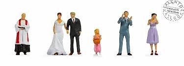 Noch 15862 personaggi: coppia di sposi con prete, testimoni e