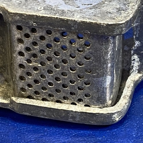 Vtg Cast Aluminum Metal Garlic Press Hand Held Squeeze Kitchen Gadget Decor - Picture 10 of 15