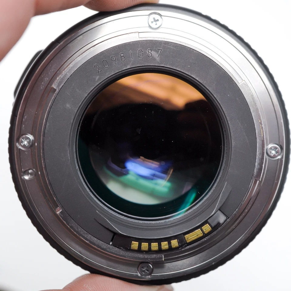 Canon EF 85mm f/1.8 USM Prime Lens - Very Good Condition - Image 4 of 4