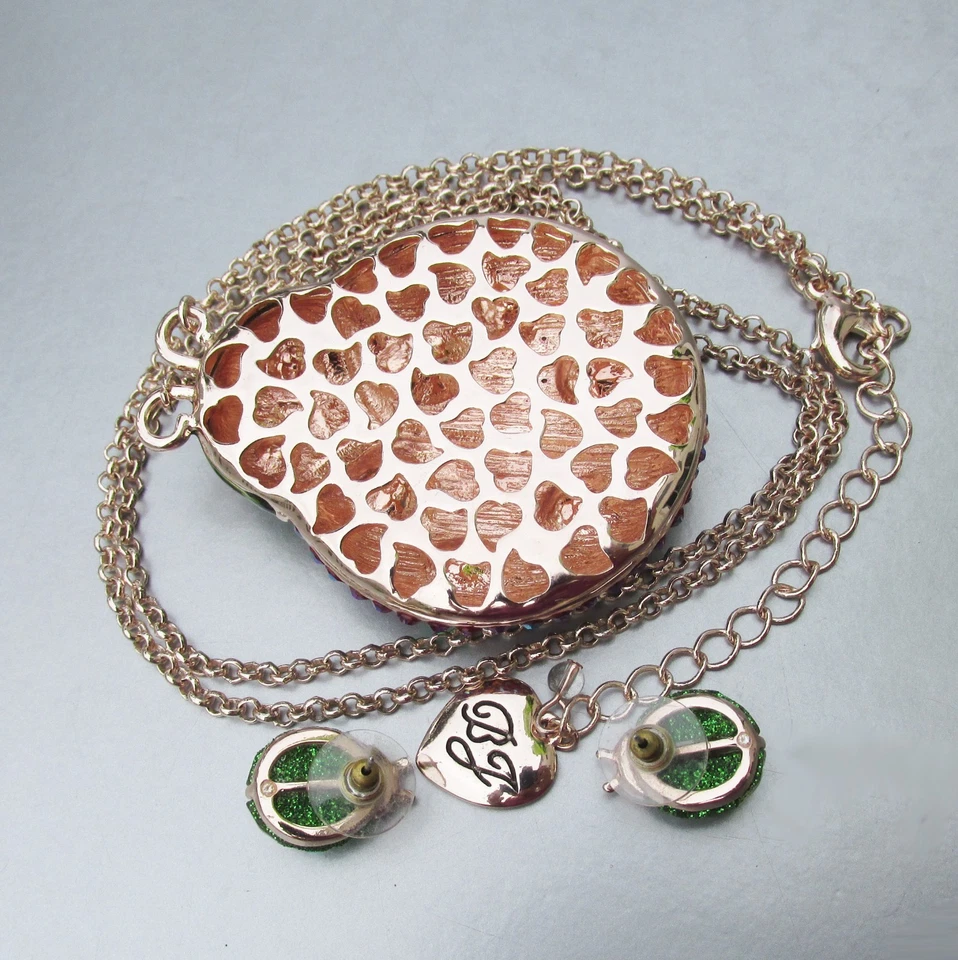 Conjunto de pingente e brincos Betsey Johnson pétalas frutadas strass joaninha - Imagem 2 de 4
