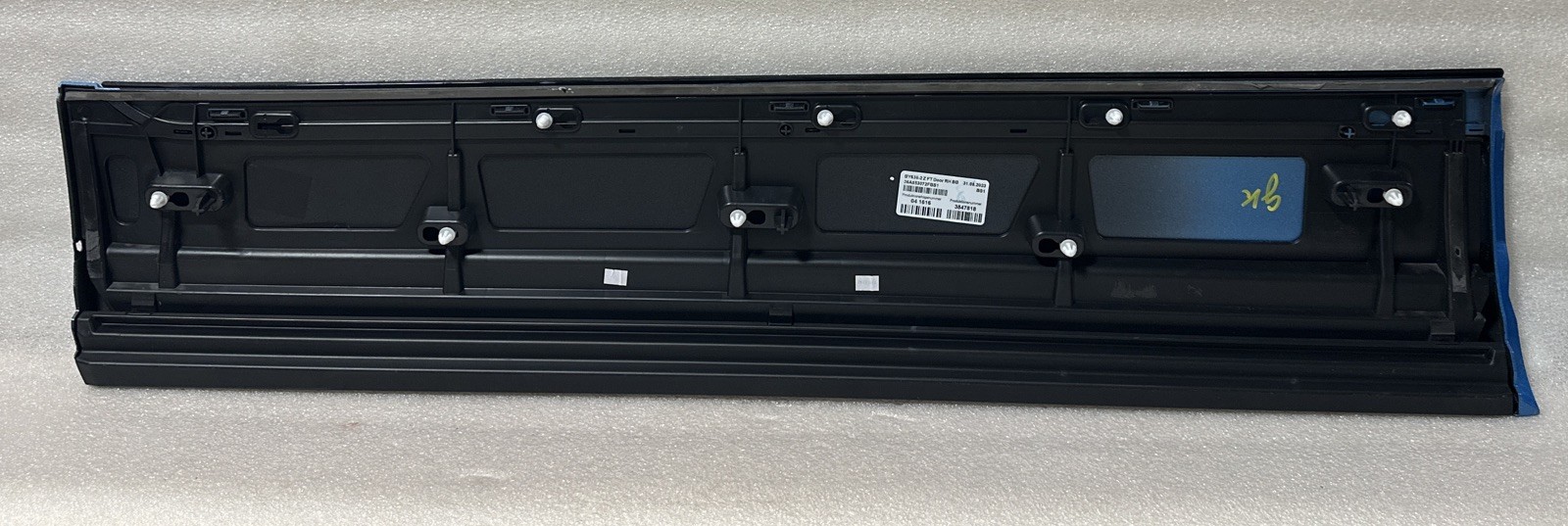 2022 BENTLEY BENTAYGA FRONT RIGHT EXTERIOR DOOR MOLDING COVER TRIM OEM 36A853072