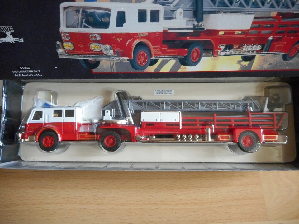 Corgi Classics Rochester NY Alf Aerial Ladder in Red on 1:50 inBox (51802) - Bild 2 von 2