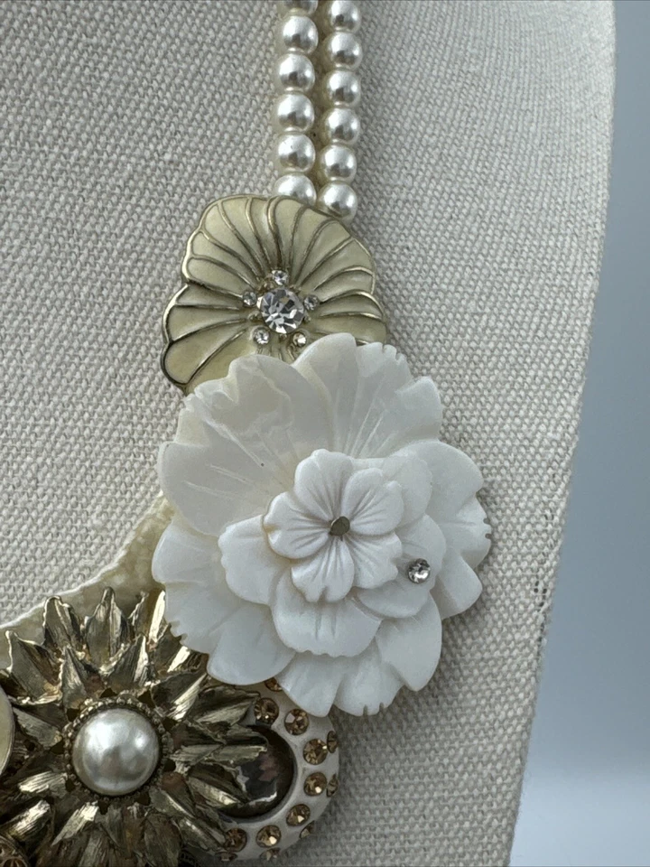 "Collar artesanal de madreperla de flores grandes 18"" de largo artesanal" Foto 3 de 4