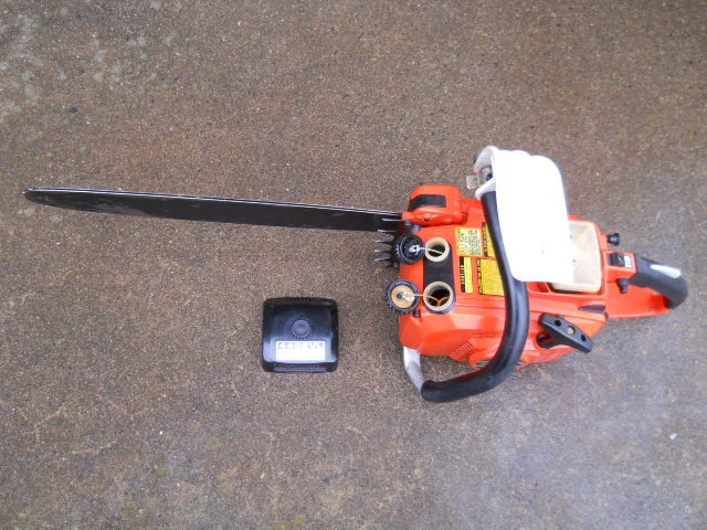 COLLECTIBLE VINTAGE CHAIN SAW, 1985 ECHO 440 EVL, JAPAN MADE, 16" BAR. RUNS WELL - Image 4 of 4