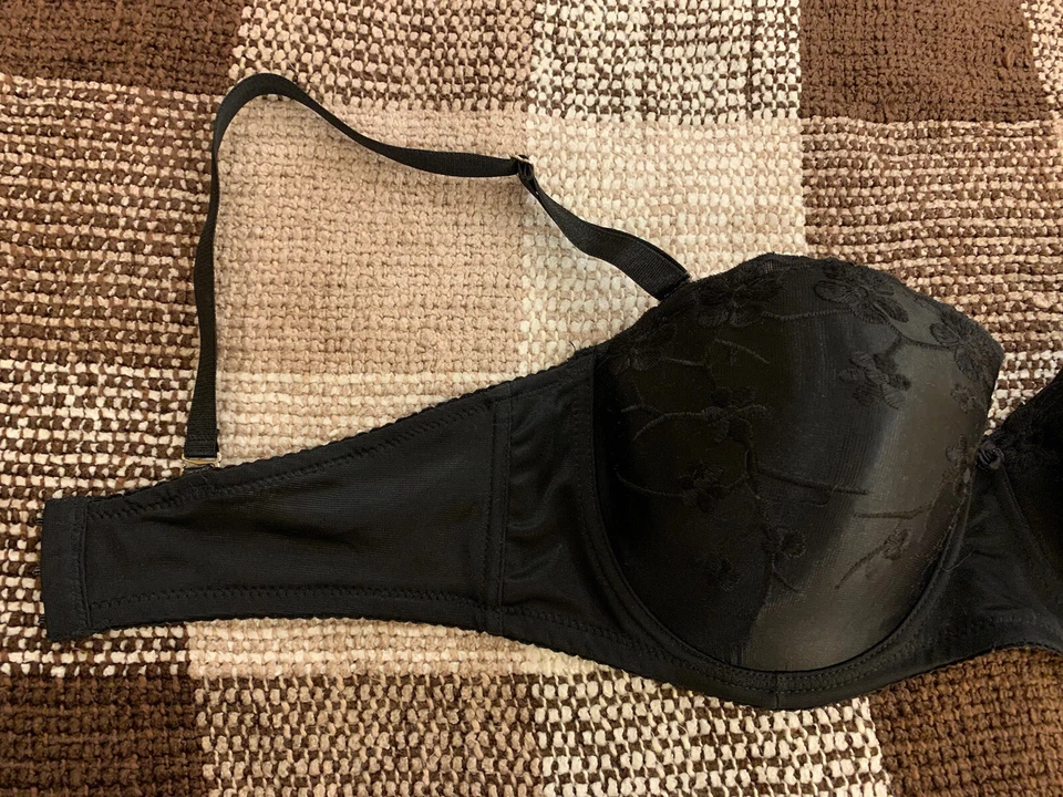 Sujetador push up de cuatro vías negro con aros y copas moldeadas, talla 36DD Foto 4 de 4