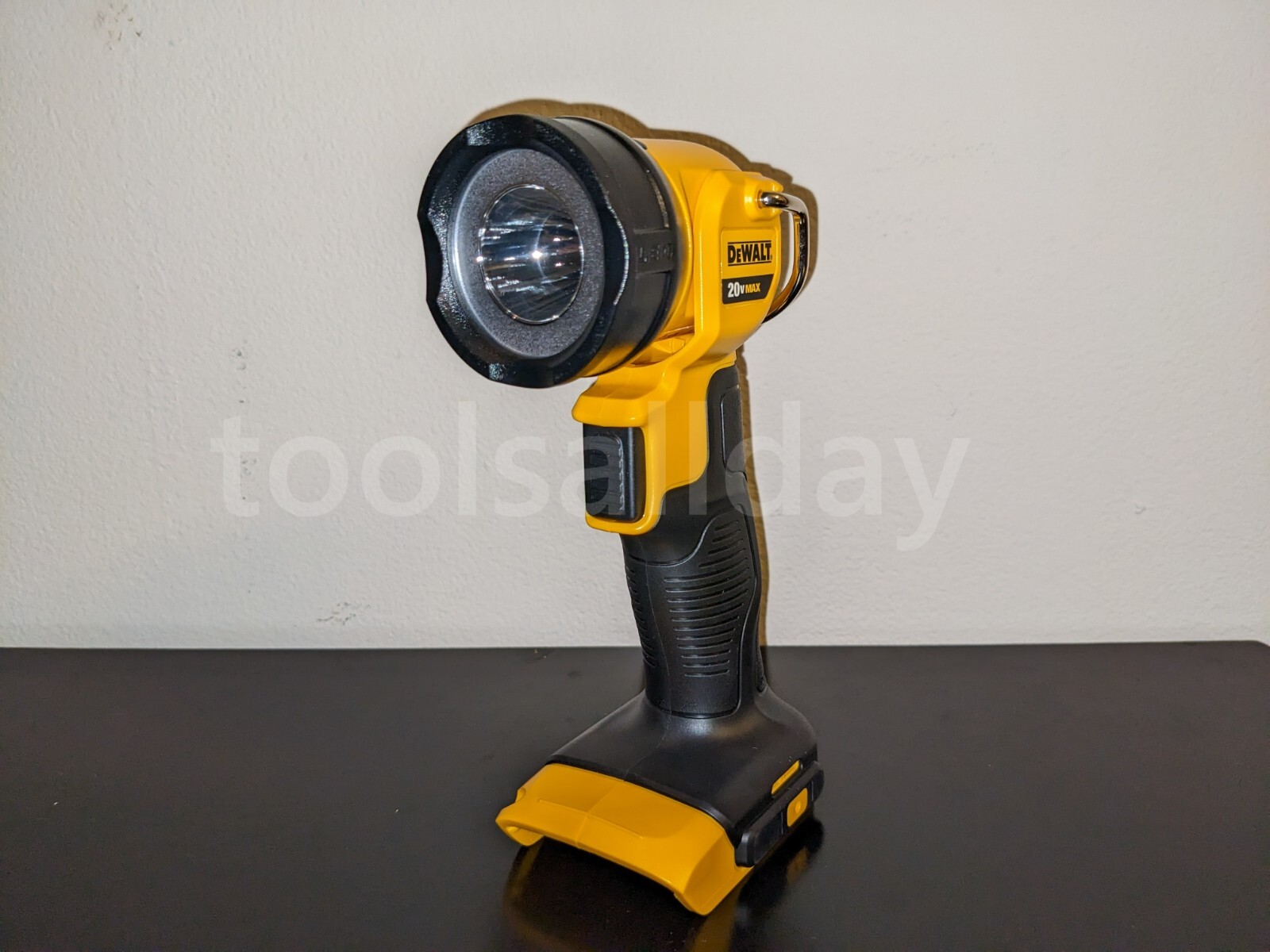 DEWALT DCL040 20V MAX LED Flashlight for sale online eBay
