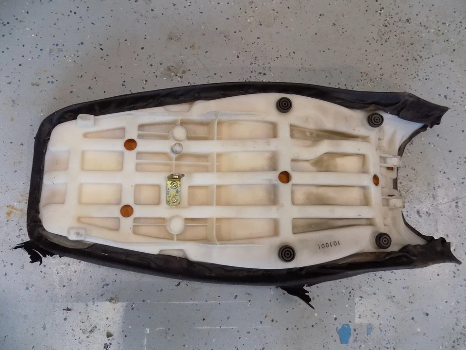 Yamaha YZF600R 1998 montaje de asiento OEM Foto 4 de 4