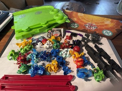 Bakugan lot 23 figures & Bakugan Arena & Board & Misc Pieces