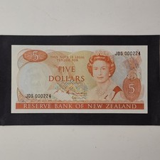 New Zealand 5 Dollars Banknote 1985-89, Low Serial No., P-171b UNC (Lot #2341)