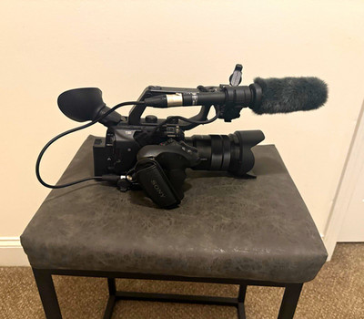 Sony PXW-FS5 II with Sony 18 105mm f/4 G OSS and Sony ECM-VG1