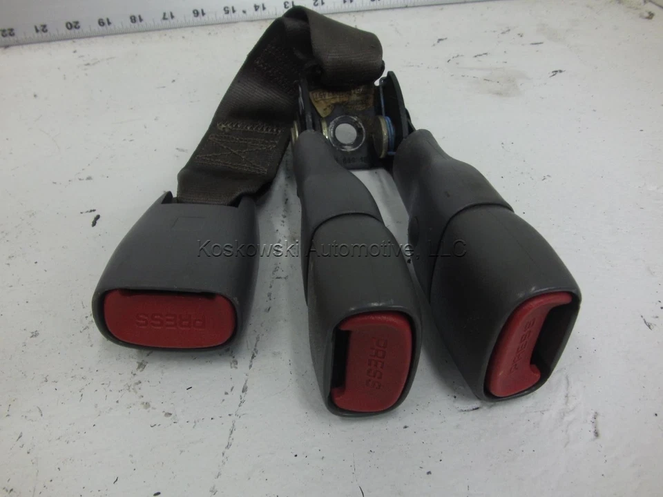 93 JEEP GRAND CHEROKEE 后座皮带扣套装 5DN43PF8 灰色 94 — 第 2/3 张图片