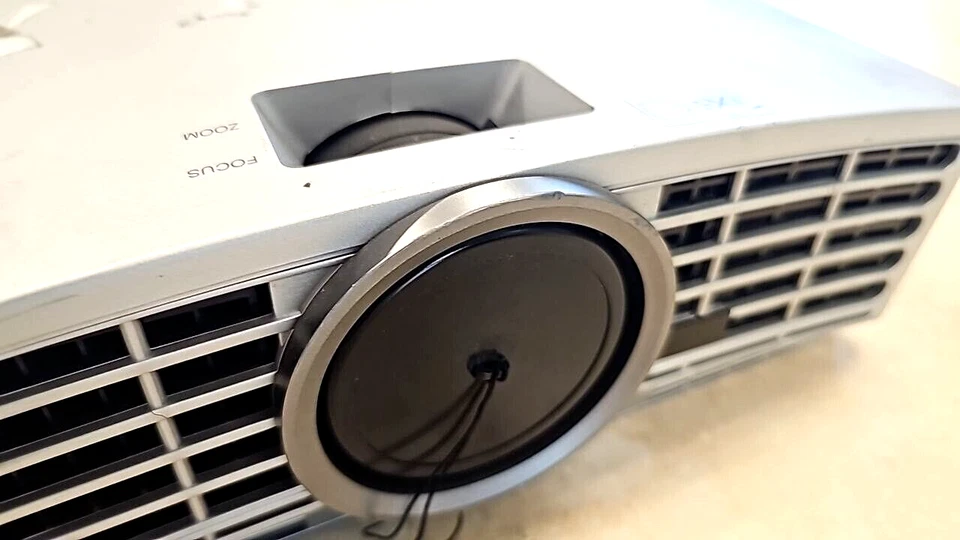 Mitsubishi HC3000 DLP Home Theater Projector HDMI VGA 720p Not Working READ - Image 3 of 4