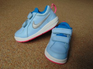 baby nike trainers size 4