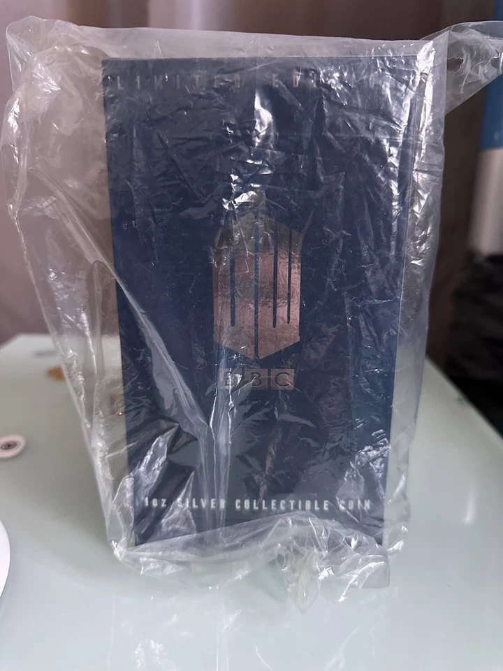 2013 Doctor Who 50th Anniversary 1 oz Coloured TARDIS Silver Coin MINT - Image 3 of 4