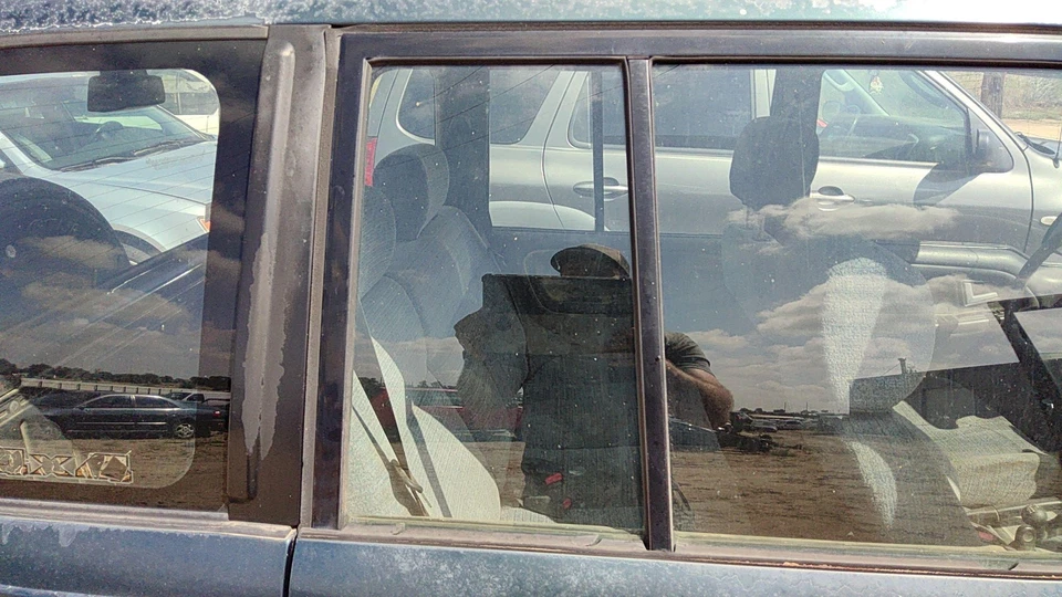 91-98 Suzuki Sidekick Passenger Ventana Ventilación Trasera Derecha Puerta Trasera Vidrio con Marco Foto 3 de 4