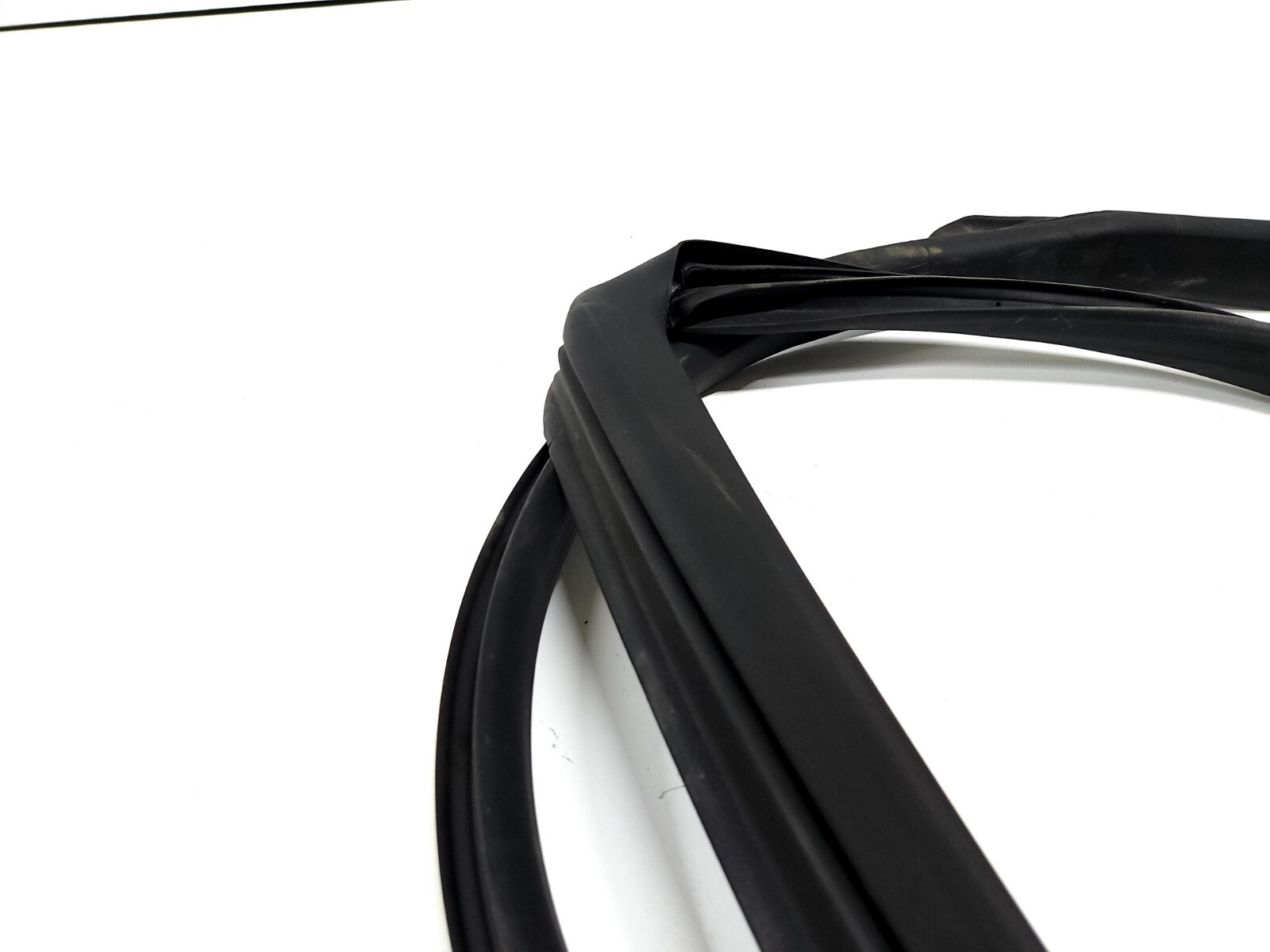 Maserati Ghibli 2014-2020 REAR+RIGHT Weatherstrip P/N 1345030