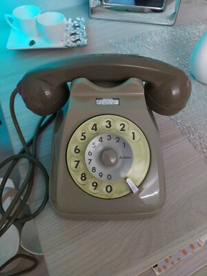 Vieux Téléphone à Cadran Vintage - Déco Rétro & Authentique