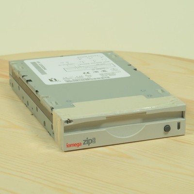 Iomega Z100Si 100MB 3.5'' Internal SCSI Zip Drive Molex SCSI-1 Beige