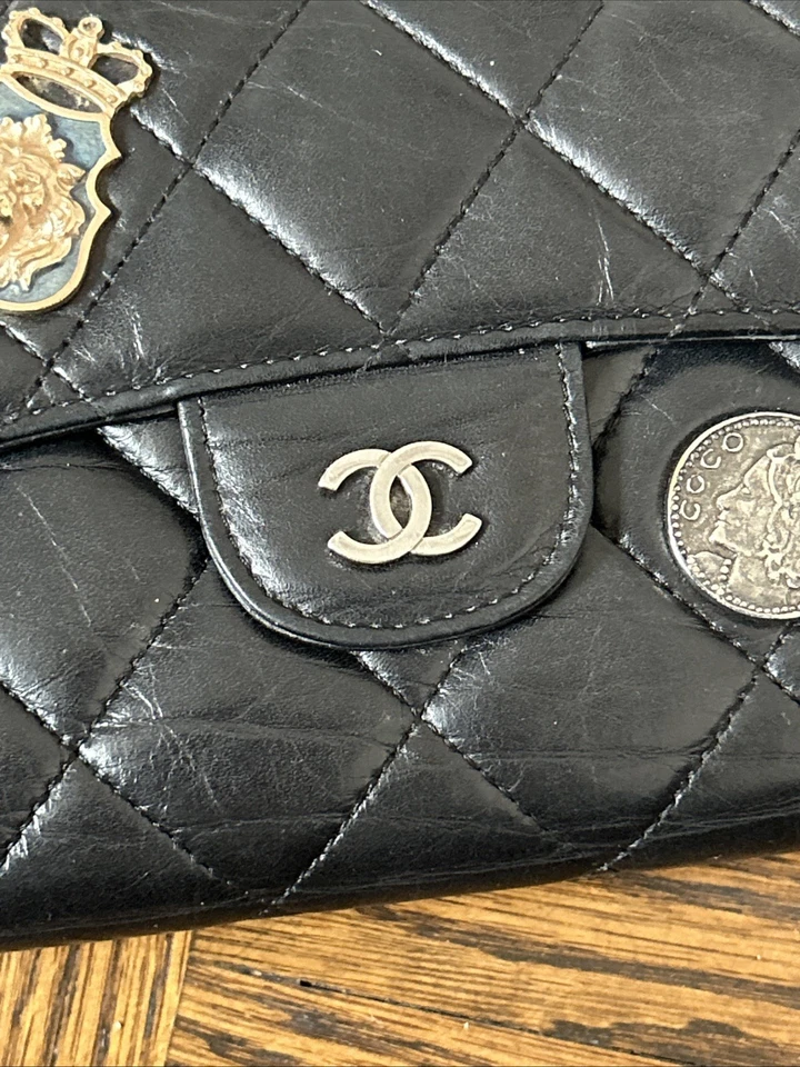 Carteira Chanel Black Lucky Charms icônica clássica preta CC pele de cordeiro - Imagem 3 de 4