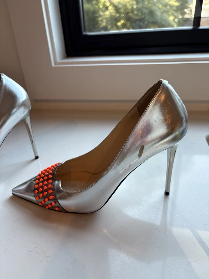 Jimmy Chop Women’s Silver Heels With Orange Accent Size 39 1/2 - Image 4 of 4