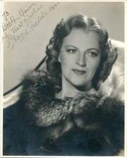 ACTRESS Gracie Fields autograph, signed vintage photo