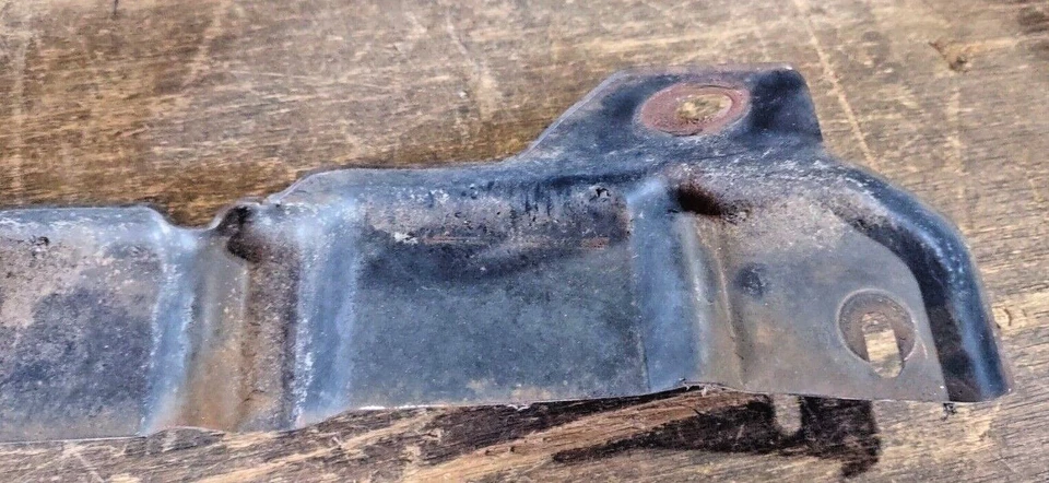 1983 Pontiac Bonneville HEADER PANEL Center reinforcement bracket FC-5 - Image 2 of 4