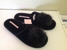 VICTORIAS SECRET BLACK SLIPPER. SMALL.NEW