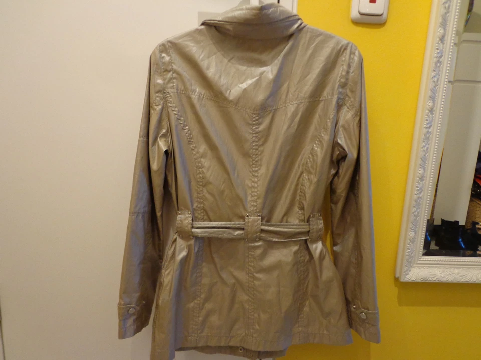 Milestone Damen Übergangs-Regenjacke Gr. 36 - Bild 3 von 4
