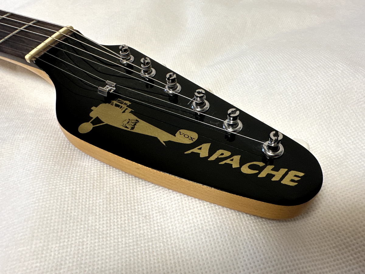 VOX APACHE-1 Teardrop Type Travel Guitar Vintage White Built-in