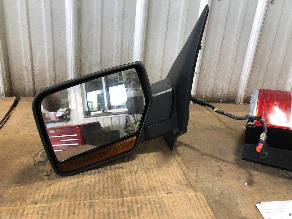 2007-2008 LINCOLN NAVIGATOR DRIVERS LEFT DOOR MIRROR; BLACK; POWER - Image 4 of 4