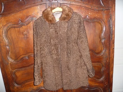 Manteau Vintage Astrakan Col Vison Années 1960 - Taille 40, Longueur 100 Cm - Occasion Très Bon état