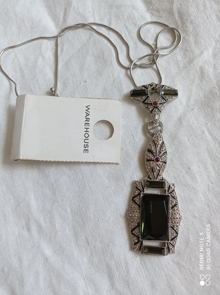 NUEVO ALMACÉN Collar Colgante Articulado Tono Plateado-68cm Largo-Verde Oscuro/Rosa Foto 2 de 4