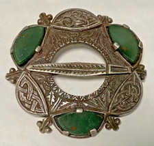 VINTAGE MIRACLE TARA BROOCH BLOODSTONE GLASS STONES ZOOMORPHIC SIGNED 4.5CM