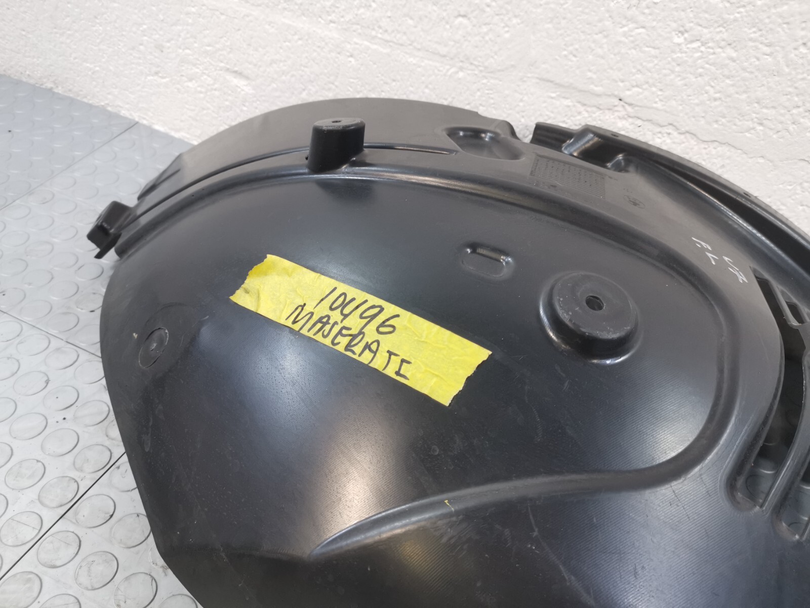 2013-2016 MASERATI QUATTROPORTE FRONT LEFT FENDER LINING SPLASH GUARD 670009197