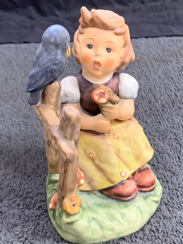 Hummel Goebel #405 Girl With Crow "Sing With Me” TMK6 5.5" Tall - Picture 5 of 5