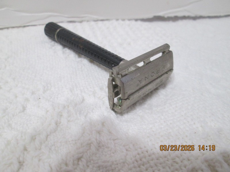 Vintage 1967-1970’s Schick Krona DE TTO Safety Razor___
