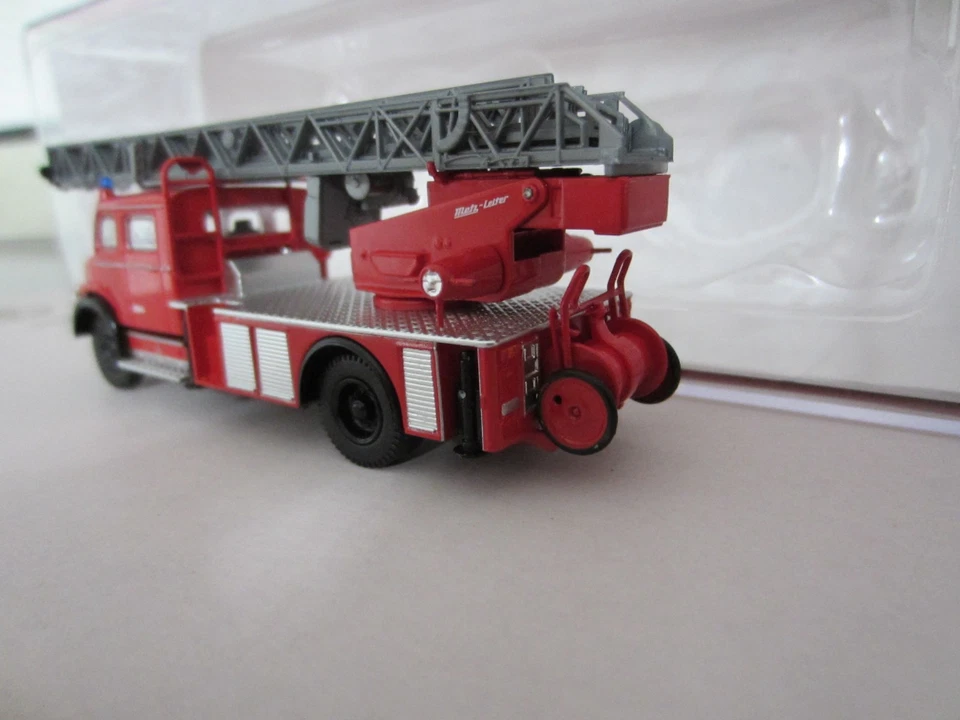 BREKINA 47070 MERCEDES BENZ L 1519 en modelo FIRE es PLÁSTICO - HO o escala 1:87 Foto 3 de 4