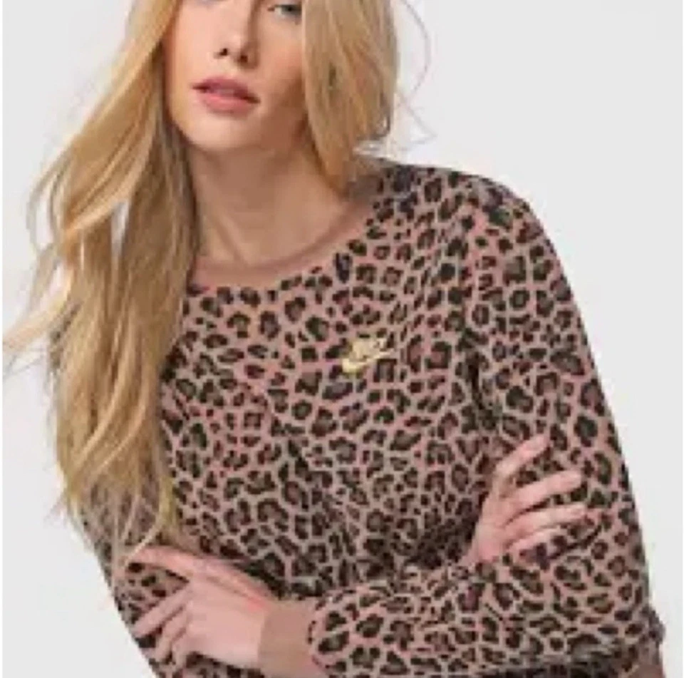 Sudadera polar con estampado de leopardo Nike mediana marrón negra atlética ocio Foto 2 de 4