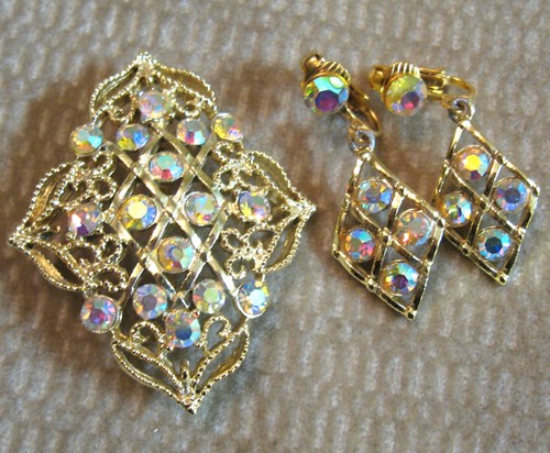 Vintage Aurora Borealis Rhinestone Brooch / Pin Clip Earrings Set - Picture 2 of 3