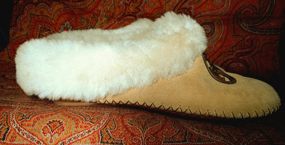 Zapatillas Tory Burch Bronceadas Gamuza Logo Borde de Oveja e Interior Talla 9 BOLO Foto 4 de 4