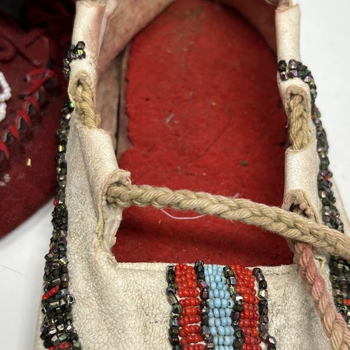 2 Pairs Of Vintage Native American Cheyenne Style Beaded Moccasins See Pictures - Picture 10 of 16