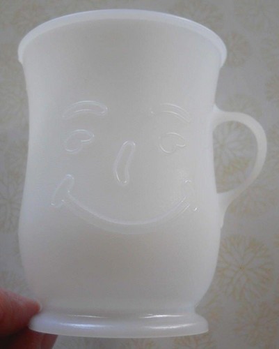 VINTAGE OLD PLASTIC SMILEY FACE KOOL AID CUP 8OZ - Picture 6 of 7